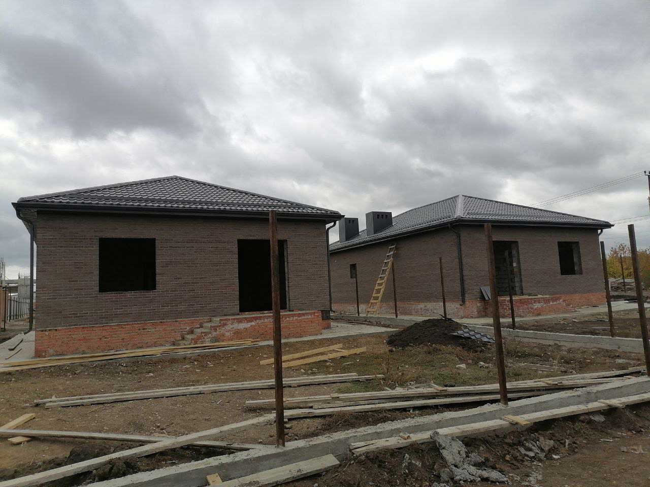 фото кровли дома из металлочерепицы Ламонтера в пригороде Ростова-на-Дону