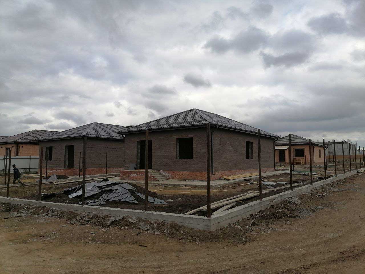 фото кровли дома из металлочерепицы Ламонтера в пригороде Ростова-на-Дону