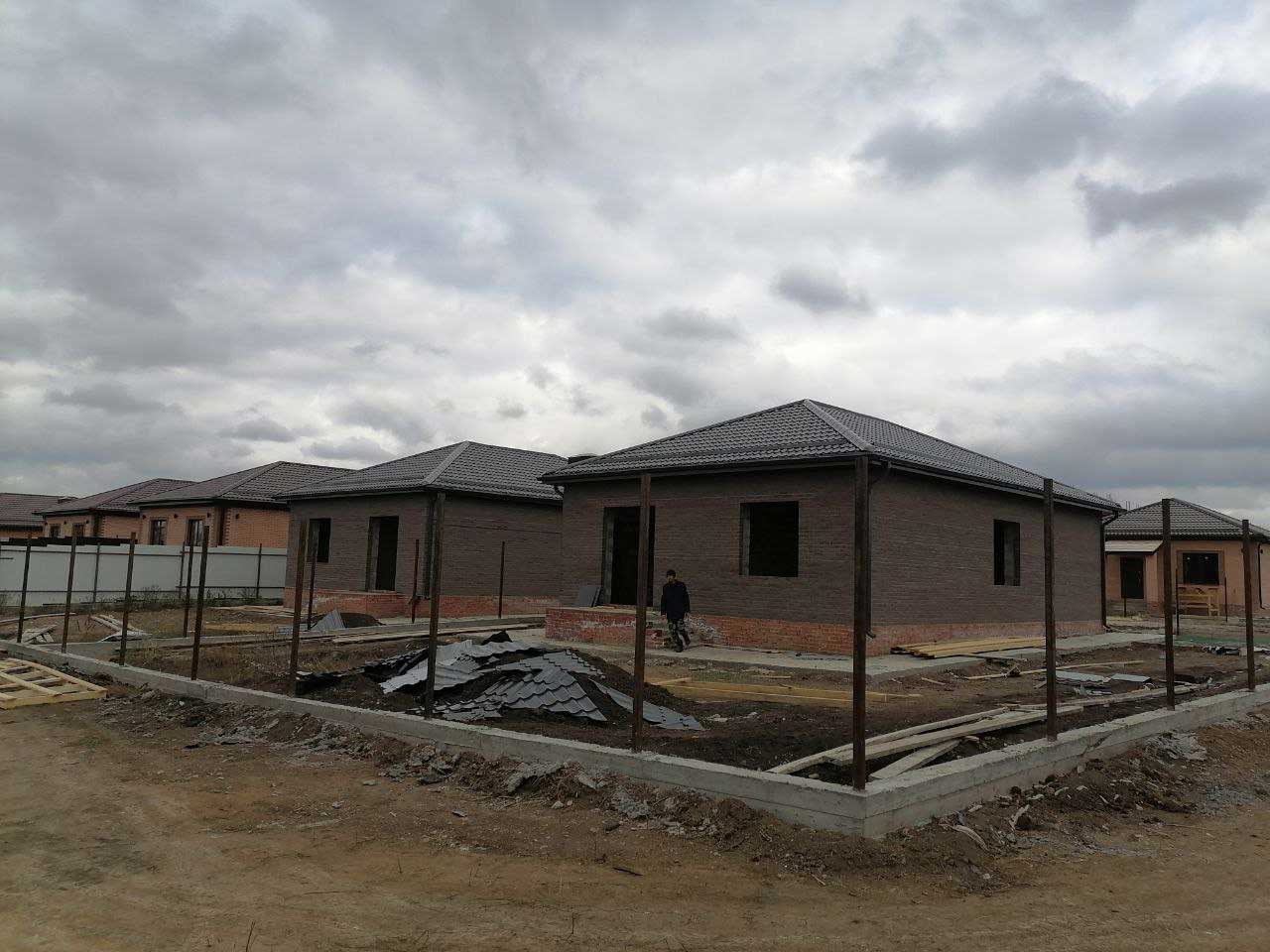 фото кровли дома из металлочерепицы Ламонтера в пригороде Ростова-на-Дону