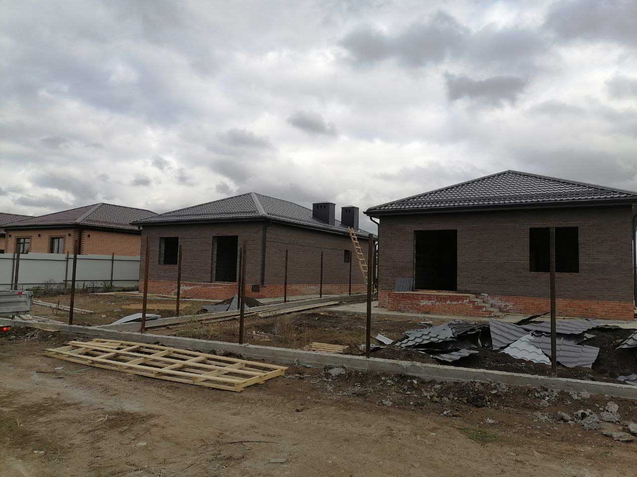 фото кровли дома из металлочерепицы Ламонтера в пригороде Ростова-на-Дону