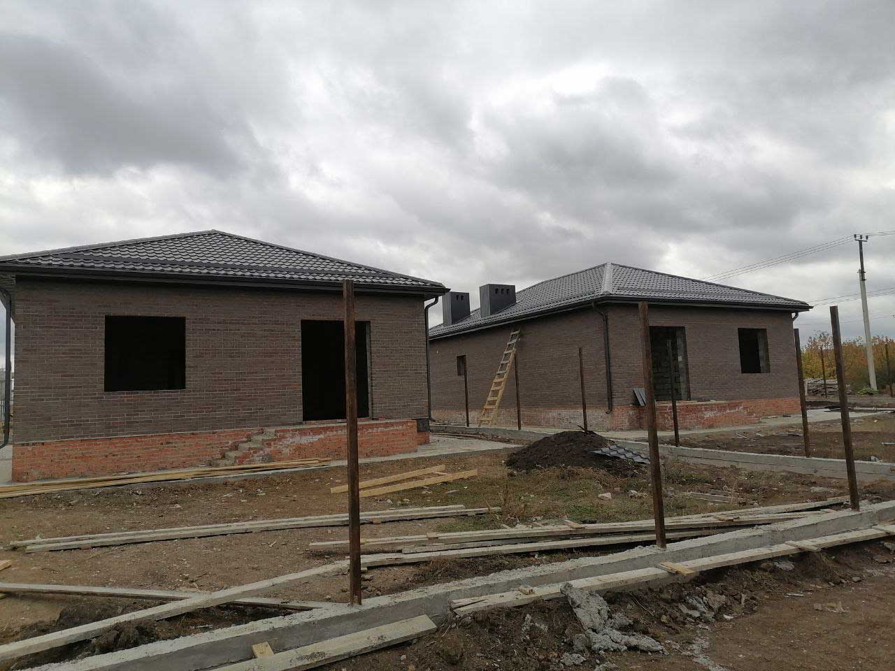 фото кровли дома из металлочерепицы Ламонтера в пригороде Ростова-на-Дону