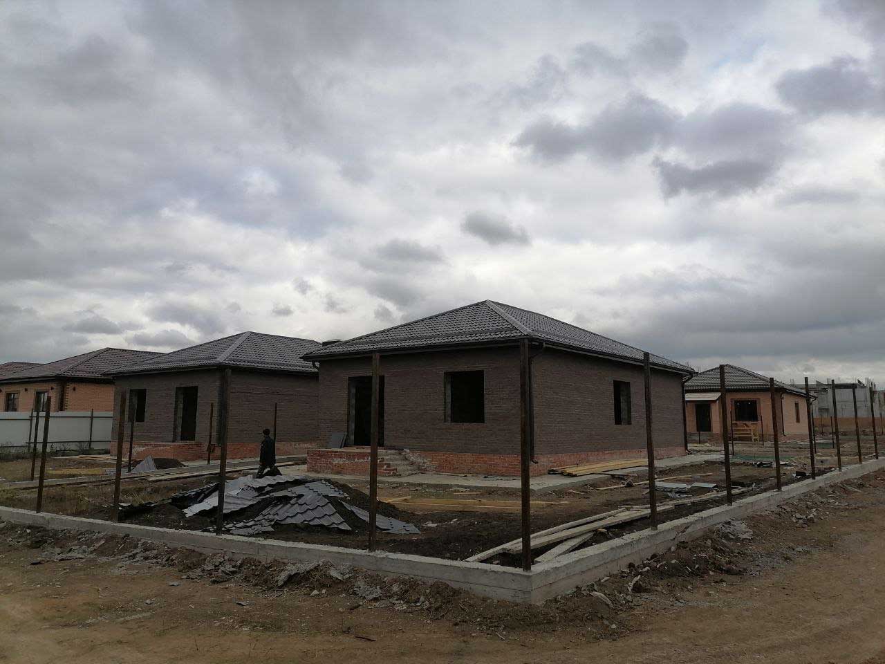 фото кровли дома из металлочерепицы Ламонтера в пригороде Ростова-на-Дону